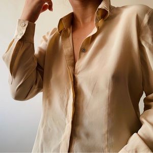 pure silk cream button down blouse
•measurements (cm)
bust 86
length 55